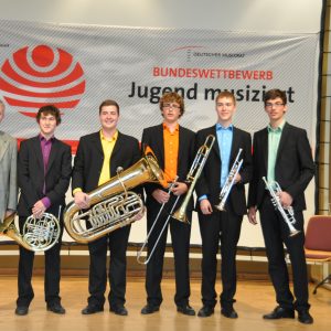 Unser Blechbläserquintett Milten-Brass mit seinem Ausbilder und Lehrer Waldemar Stockert beim Bundeswettbewerb Jugend musiziert 2011 in Neubrandenburg.